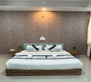 Junior Family Suite Room With Communal Balcony | Schallisolierte Zimmer, kostenloses WLAN, Bettwäsche