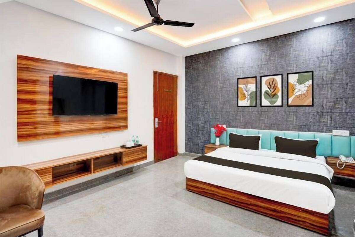 Deluxe Double Room With Communal Balcony | 1 bedroom, soundproofing, free WiFi, bed sheets