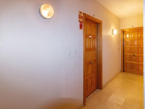 Interior - Cosy Apartment in Town, 800m from Port Beach - A/C, Dishwasher, Near Main Square (Llançà)