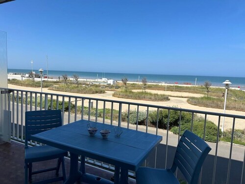 Sea-view studio for 2 in Notre-Dame-de-Monts, pets allowed