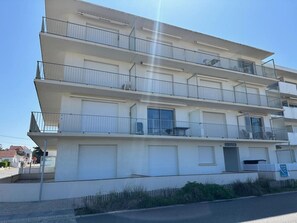 Exterior - Sea-view studio for 2 in Notre-Dame-de-Monts, pets allowed (Notre-Dame-de-Monts)