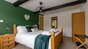 1 bedroom, iron/ironing board, travel cot, WiFi