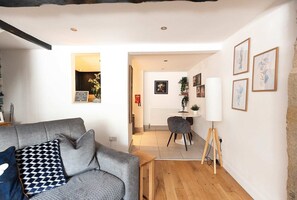 TV, offices - Riverside cottage on the edge of the Peak District (Holmfirth)