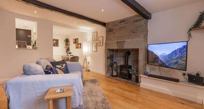 Riverside cottage on the edge of the Peak District