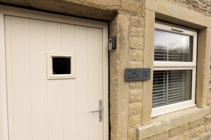 Exterior detail - Modern Luxury Cottage based in Holmfirth (Holmfirth)