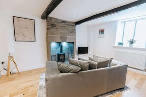 Televisión y oficina 