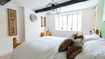 1 bedroom, iron/ironing board, travel cot, WiFi