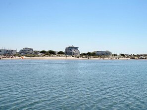 On the beach - Marina 1-bed seaside, private parking, sleeps 5 (Le Grau-du-Roi)
