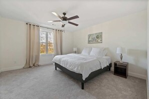 3 bedrooms, iron/ironing board, free WiFi, bed sheets - Gorgeous brand-new brick townhome by Old Hickory Lake. 3-min drive and walking distance to lake, boat rentals and water sport entertainment. 12-min drive to Nashville International Airport. Easy commute to Downtown Nashville, Grand Ole Opry, Opry Mil (Nashville)