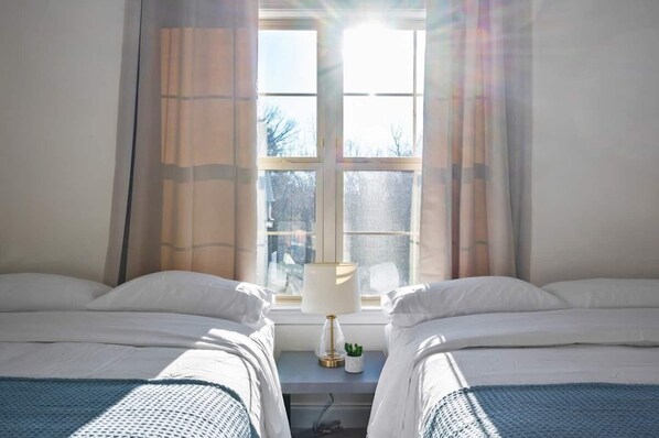2 bedrooms, iron/ironing board, free WiFi, bed sheets