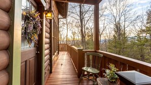 Terrace/patio - Experience relaxation at Bobcat Retreat, a cozy 3-bedroom cabin in Purlear, NC. (Purlear)