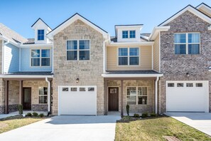 Exterior - This townhouse is a 3 bedroom(s), 2.5 bathrooms, located in Nashville, TN. (Nashville)