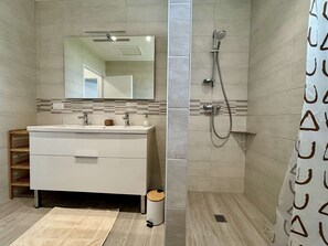 Bathroom - New 3-room house in Oléron, quiet, near beach and shops (Dolus-d'Oléron)