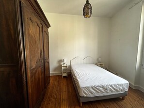 1 bedroom, free WiFi - City Center 1BR Apartment in La Roche-Posay (La Roche-Posay)