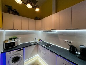 Fridge, microwave, stovetop, coffee/tea maker - Grandera Apart's - Lliri 32, Apart 2 (València)