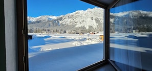 Basic Single Room, Mountain View | Free WiFi, bed sheets - Pension Edi (Leutasch)