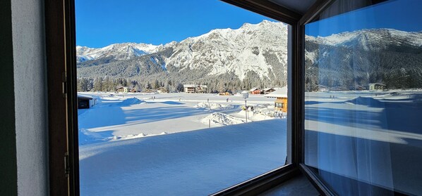 Basic Single Room, Mountain View | 1 bedroom, free WiFi, bed sheets