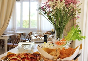 Free daily buffet breakfast - Hotel Bijou (Forte dei Marmi)