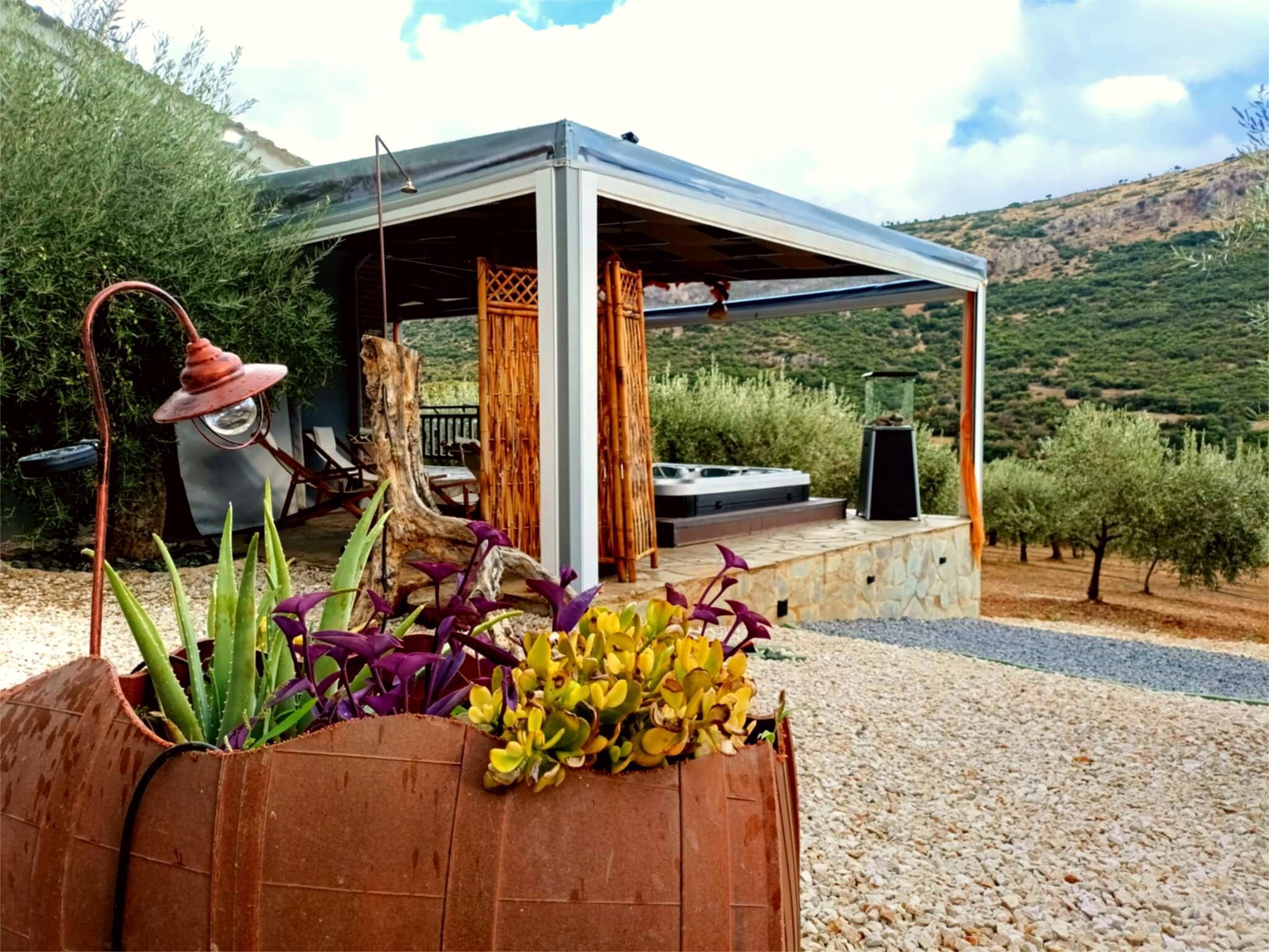 Banyera d'hidromassatge a l'aire lliure