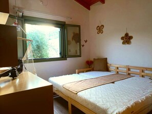 2 bedrooms, desk, iron/ironing board, travel cot