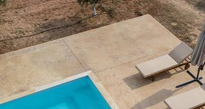 Elia Country House Villa
A 3 level villa with private pool, hosts up to 9 guests