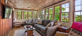 Vacation Bliss: Bay Views & Beach Access