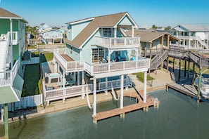 Exterior - Saltwater Cowboys' Retreat - Bayfront Boat Slip & Hot Tub (Galveston)