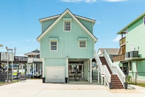 Exterior - Saltwater Cowboys' Retreat - Bay, Boat Slip (Galveston)