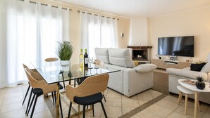 TV, fireplace - Vilamoura  Vila Sol Golf II (S49) (Vilamoura)