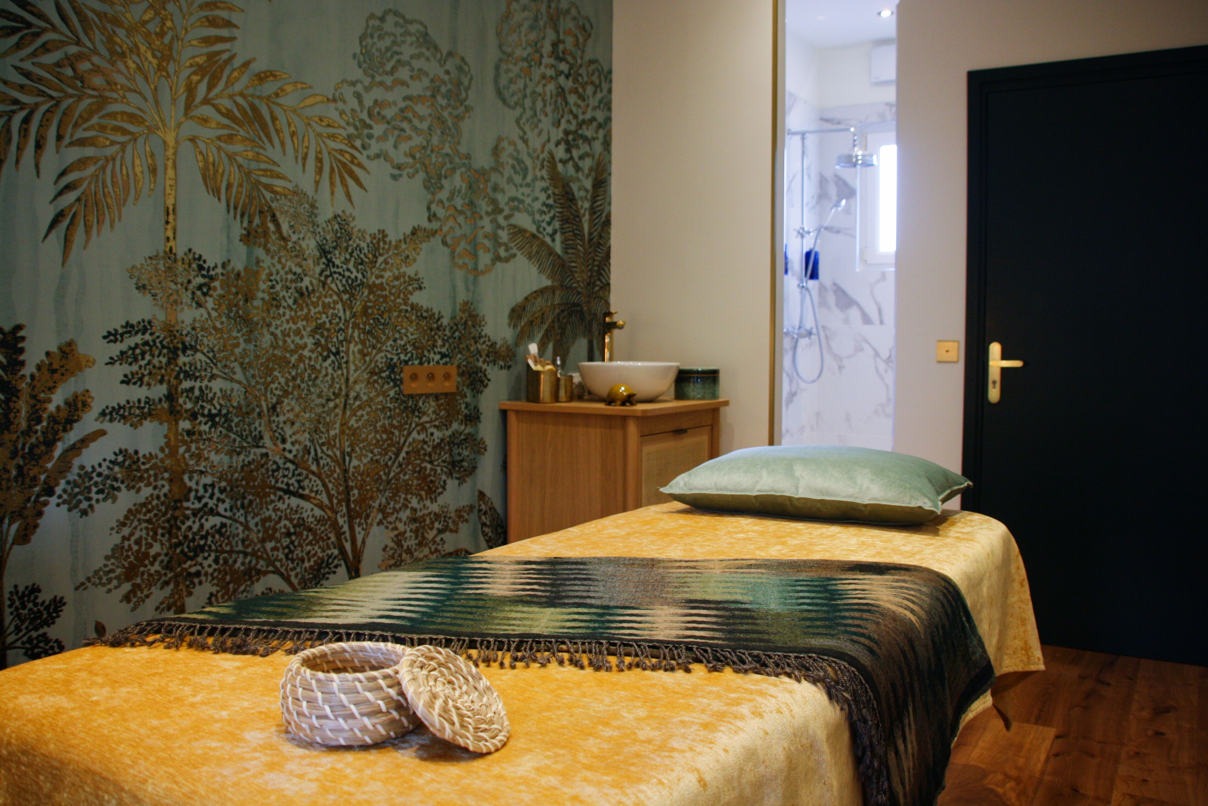 雙人療程室、身體療程、身體磨砂、面部療程、按摩服務