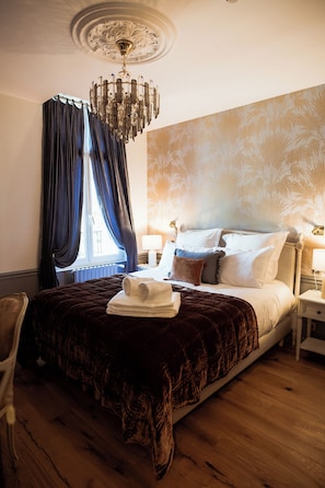 Minibar, sistema de insonorización, wifi gratis y ropa de cama