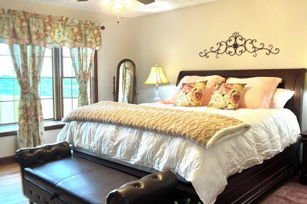 4 bedrooms, iron/ironing board, free WiFi, bed sheets