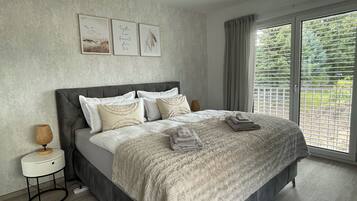 3 Schlafzimmer, Schreibtisch, Bügeleisen/Bügelbrett, Reisekinderbett