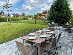 Outdoor dining - Neues, Modernes Ferienhaus Zugzuflucht 3 Schlafzimmer mit Terrasse und Garten (Freiberg)