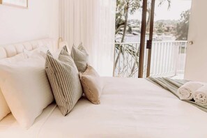 2 chambres, fer et planche à repasser, Wi-Fi, draps fournis