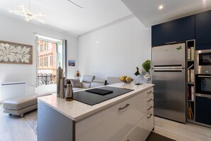 Kylskåp, mikrovågsugn, ugn och diskmaskin
