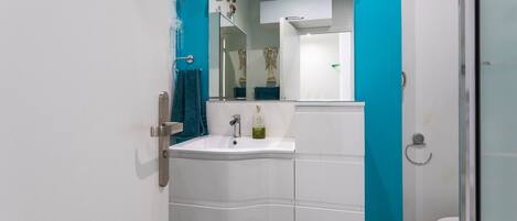 Shower, hair dryer, towels, toilet paper