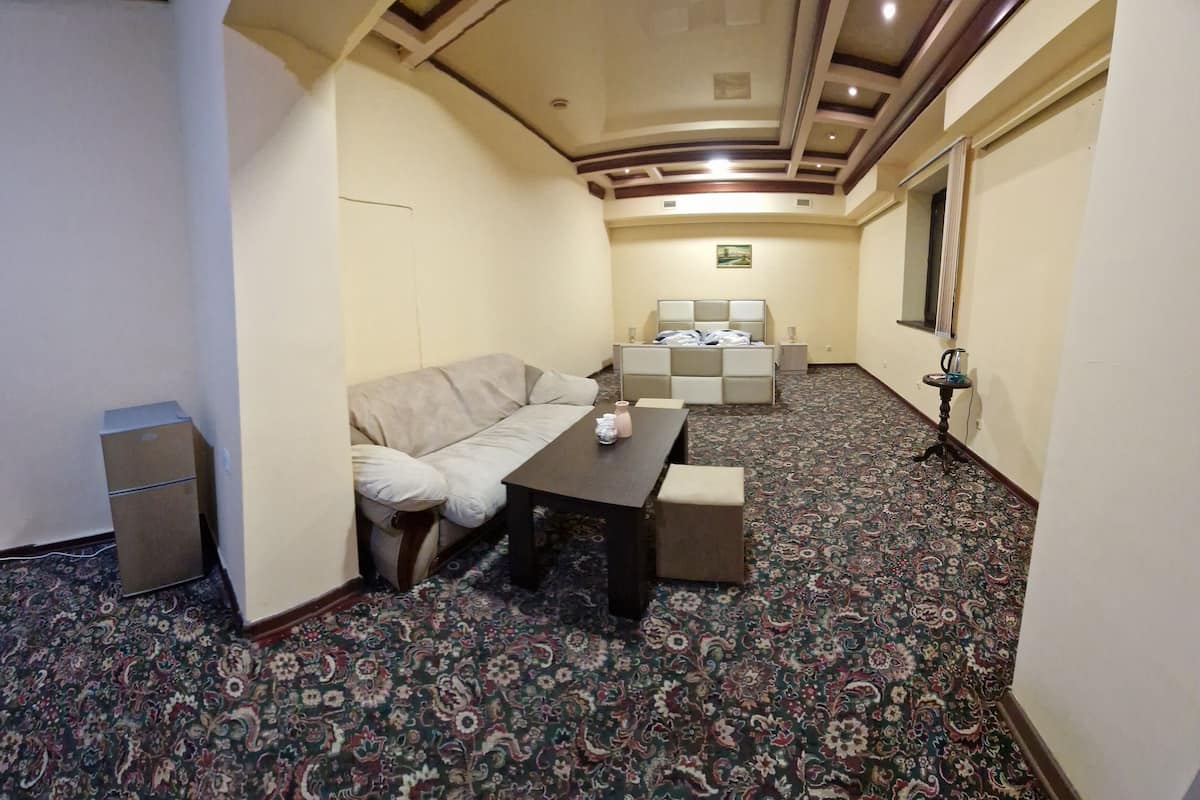 Classic Triple Room, City View | 1 bilik tidur, seterika/papan seterika, Wi-fi percuma
