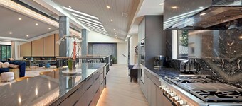 Luxury Retreat 7Bed/6.5Bath/Pool/6k+sqft