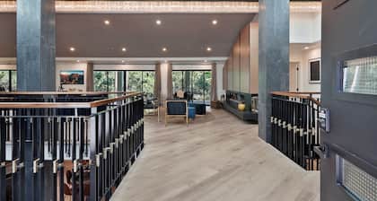Luxury Retreat 7Bed/6.5Bath/Pool/6k+sqft