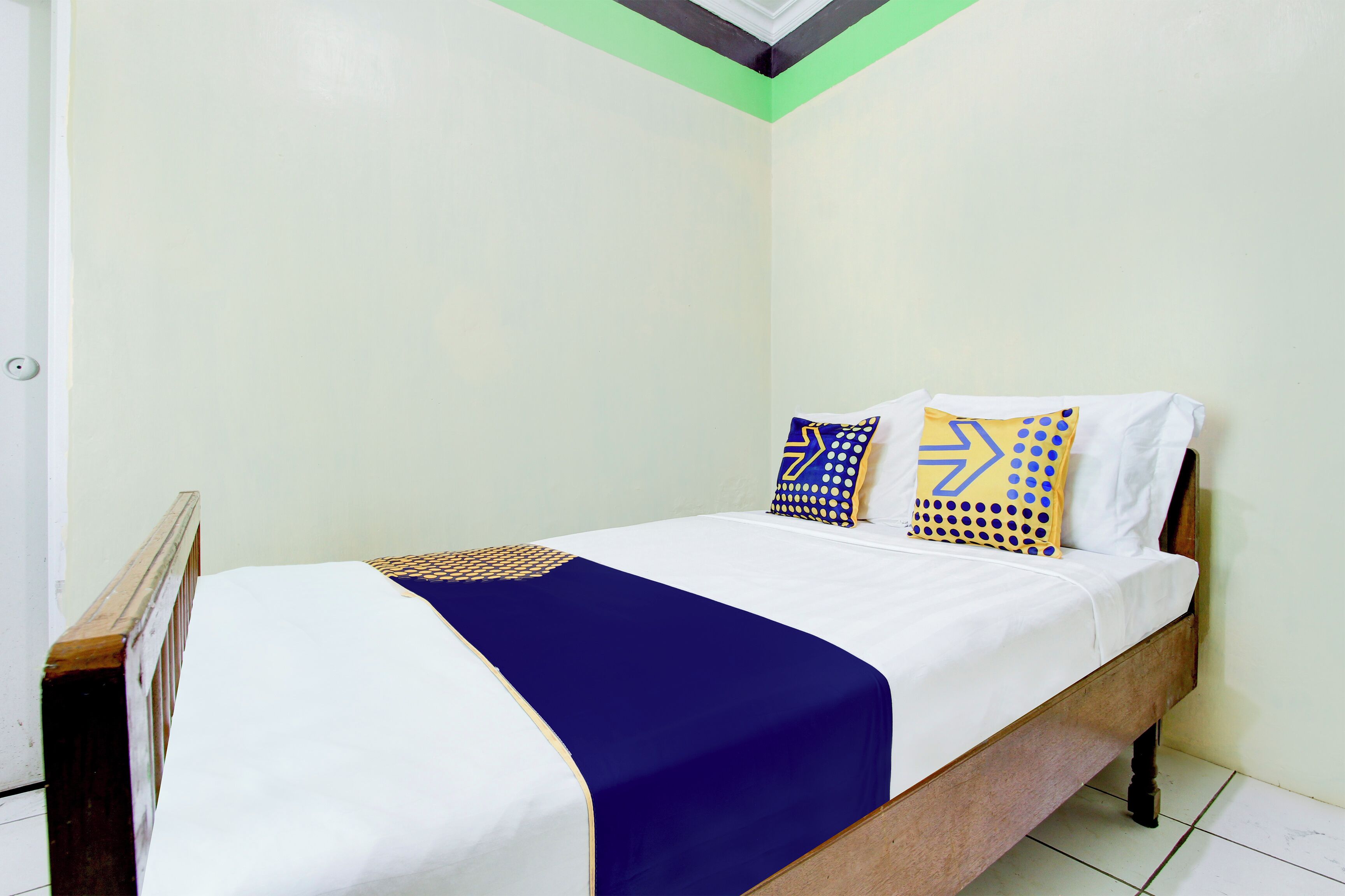 Basic Room | Bed sheets