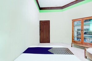Bed sheets - Hotel O Homestay Bintang Syariah (Purwokerto)