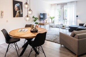 Interior - 4 places to sleep, great location, large balcony, best street in town (Tilburg)