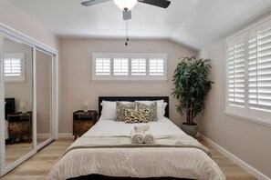 4 habitaciones, tabla de planchar con plancha, cuna de viaje y wifi 
