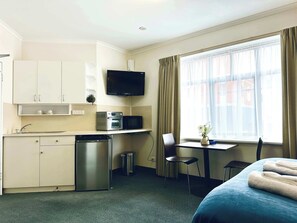 Interior - Charming Studio - Adelaide CBD - WiFi - King bed (Adelaide)