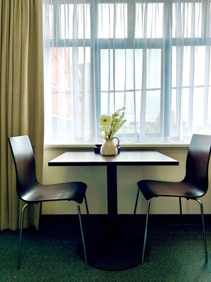Interior - Charming Studio - Adelaide CBD - WiFi - King bed (Adelaide)