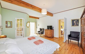 1 chambre, lit parapluie, Wi-Fi gratuit, draps fournis