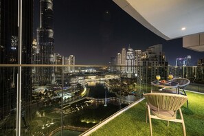 Stunning Burj Khalifa & Fountain view from balcony - New 4BR Penthouse |Burj Khalifa View |Opera Grand (Dubai)