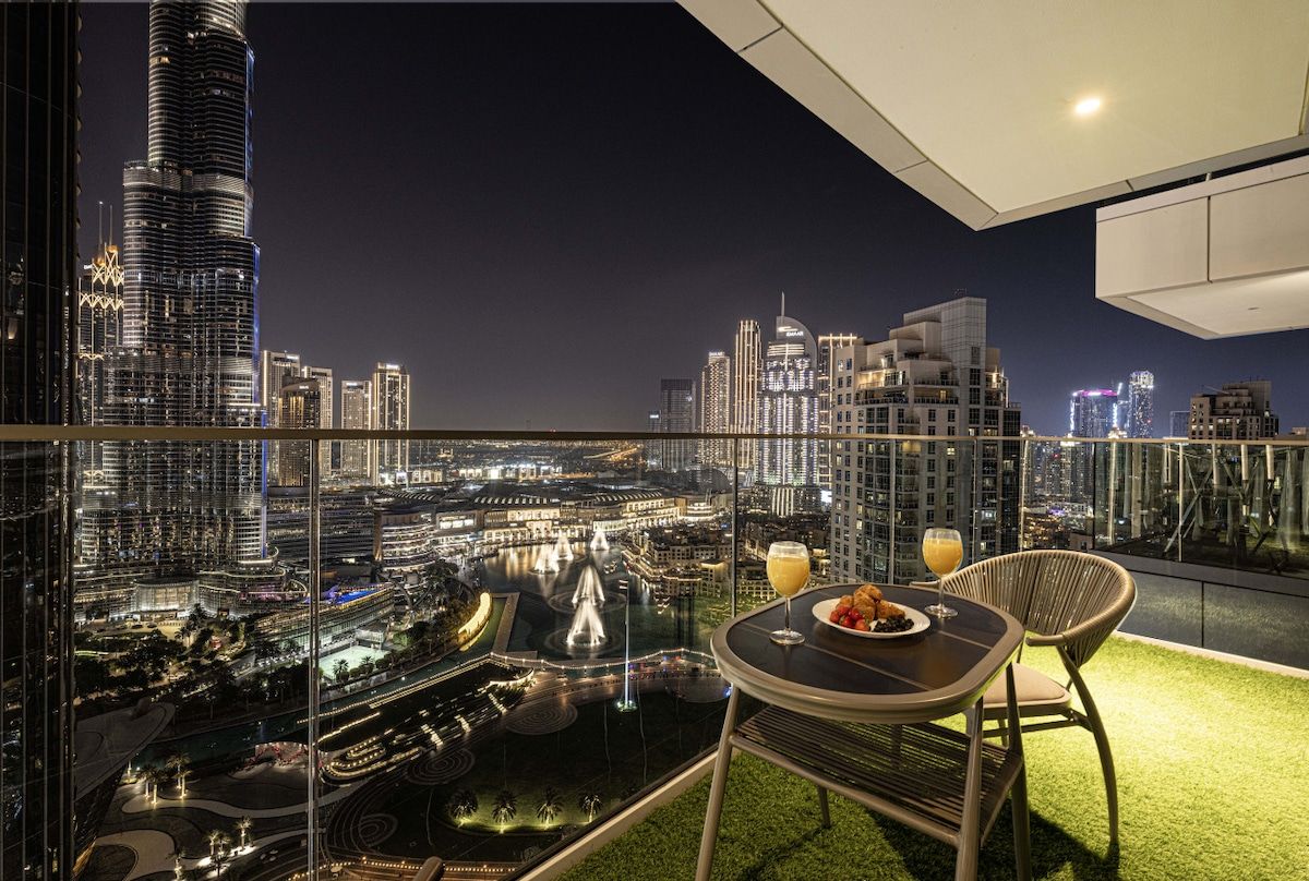 Stunning Burj Khalifa & Fountain view from balcony