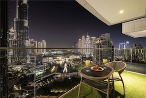 Stunning Burj Khalifa & Fountain view from balcony